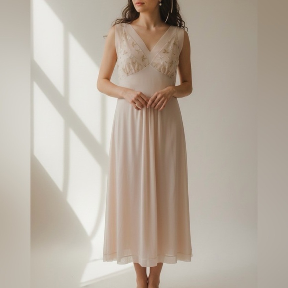 VANITY FAIR Vintage 1960s Blush Pink Embroidered Nightgown Swing 3-9-27